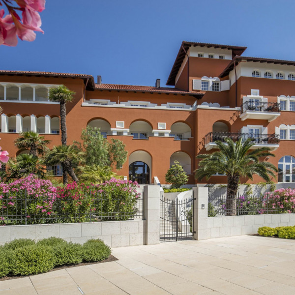 Boutique Hotel Alhambra offer, Feriehus, ferieboliger og hotell i Kroatia - Charming Croatia